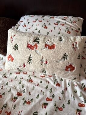 TARGET THRESHOLD Cozy Holiday Cabin Pillow - Cream Cabin Print